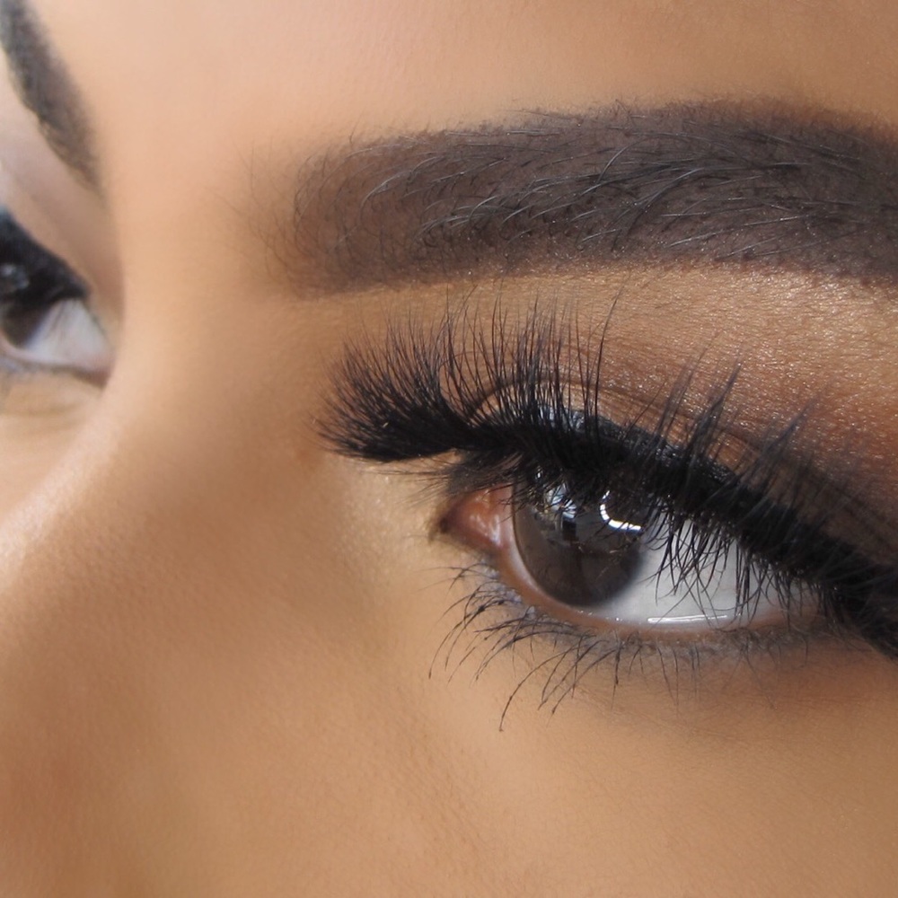 Lashes - Picture 2 of 8